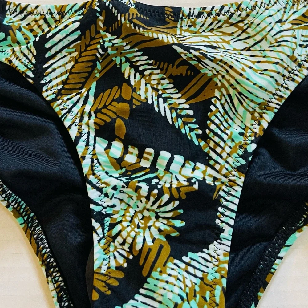 New! Volcom women's bikini bottoms with a tropical or leaf print pattern. Large